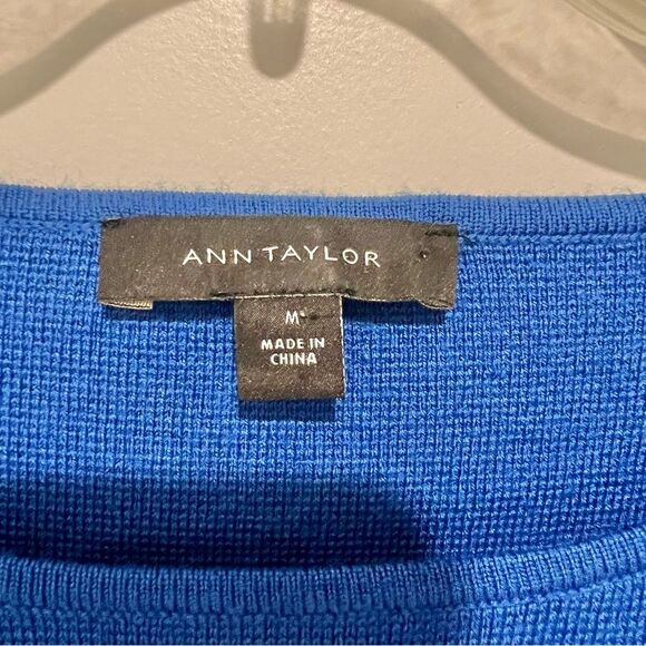 Ann Taylor Women's Color Block Bell Sleeve Pullover Sweater in Size Medium - Picture 5 of 11